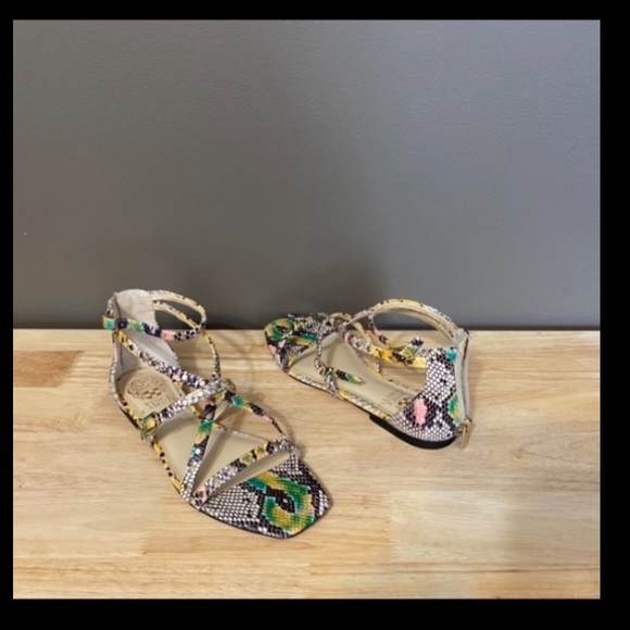 🔻SALE🔻VINCE CAMUTO🔹NEW IN BOX - Picture 2 of 9